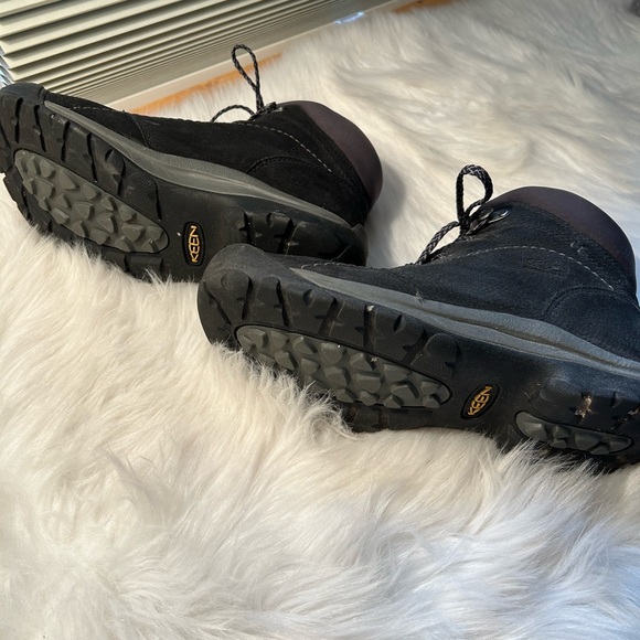 Keen Boots size 9 - Picture 3 of 5